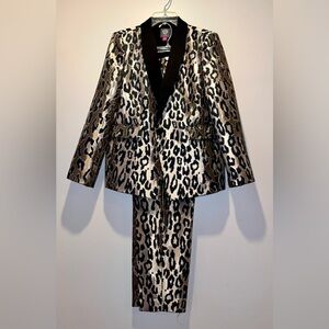 Stunning Vince Camuto Metallic Leopard Print 2-piece Suit